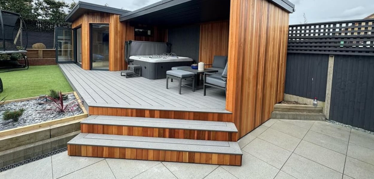 Light grey decking with paving slabs